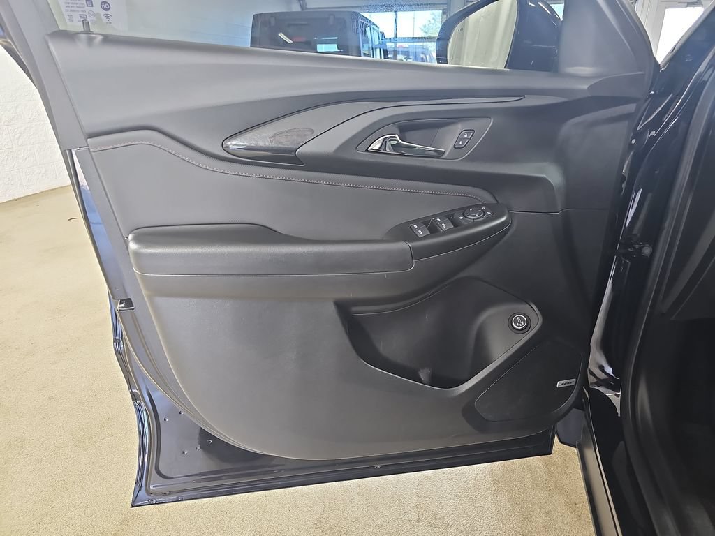 Certified 2023 Chevrolet TrailBlazer RS w/ Sun and Liftgate Package AWD/4WD image 32