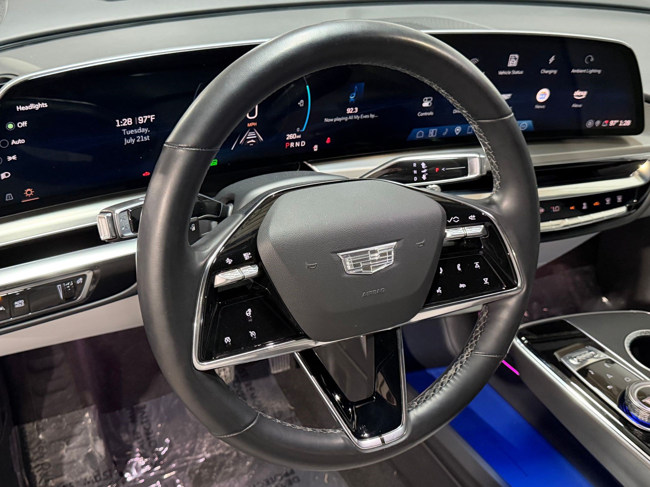 Certified 2024 Cadillac Lyriq Luxury AWD/4WD image 8