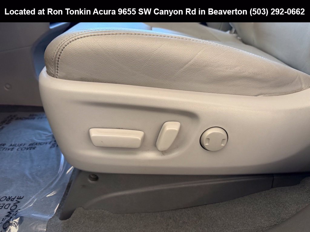 Used 2019 Toyota Sienna XLE w/ XLE Navigation Package FWD image 13