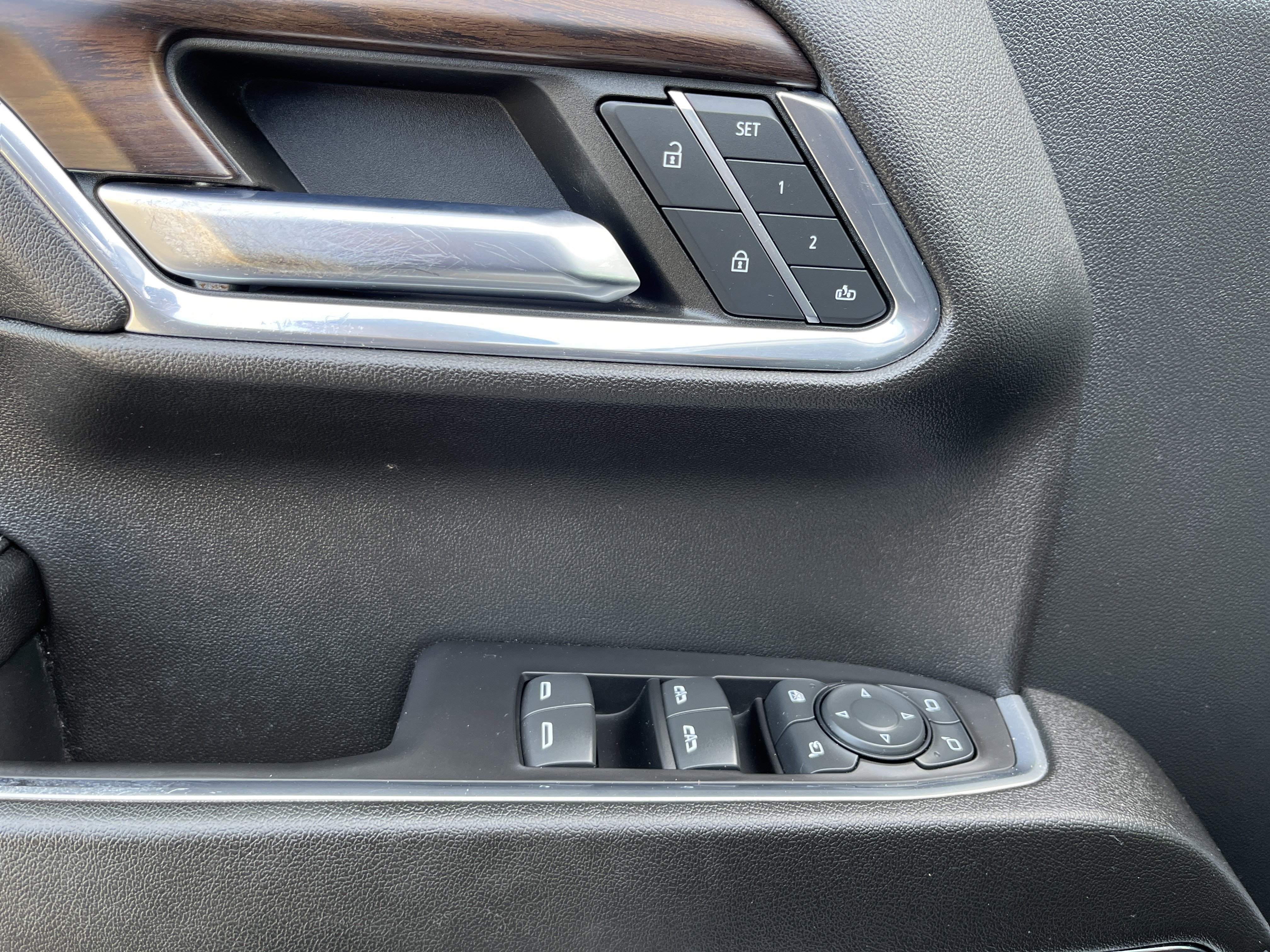 Used 2023 GMC Sierra 1500 SLT image 27