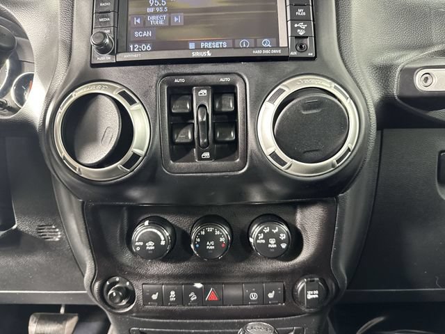 Used 2017 Jeep Wrangler Unlimited Sahara w/ Mopar Chrome Edition Group AWD/4WD image 8