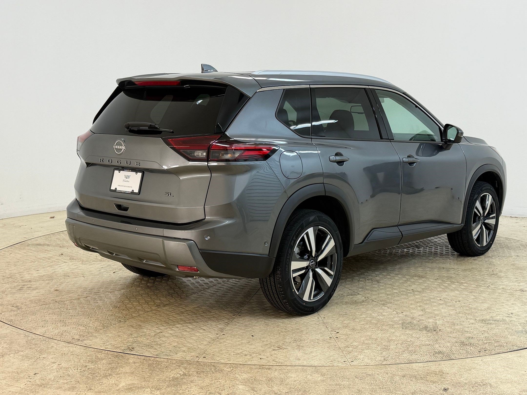 Used 2026 Nissan Rogue SL FWD image 9
