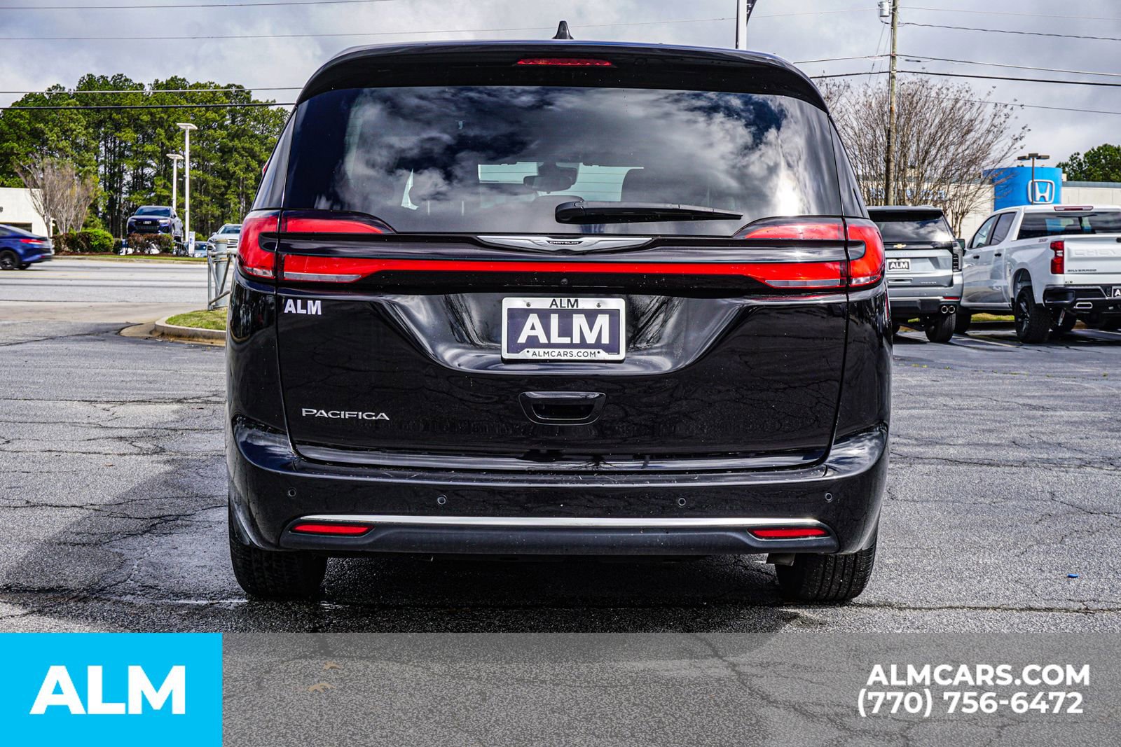 Used 2024 Chrysler Pacifica Touring-L image 13