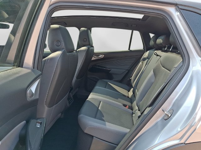 Used 2023 Volkswagen ID.4 S RWD image 12