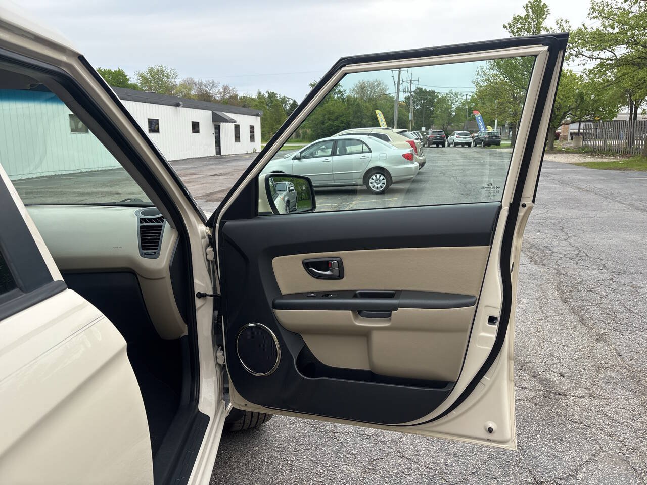 Used 2011 Kia Soul ! FWD image 26