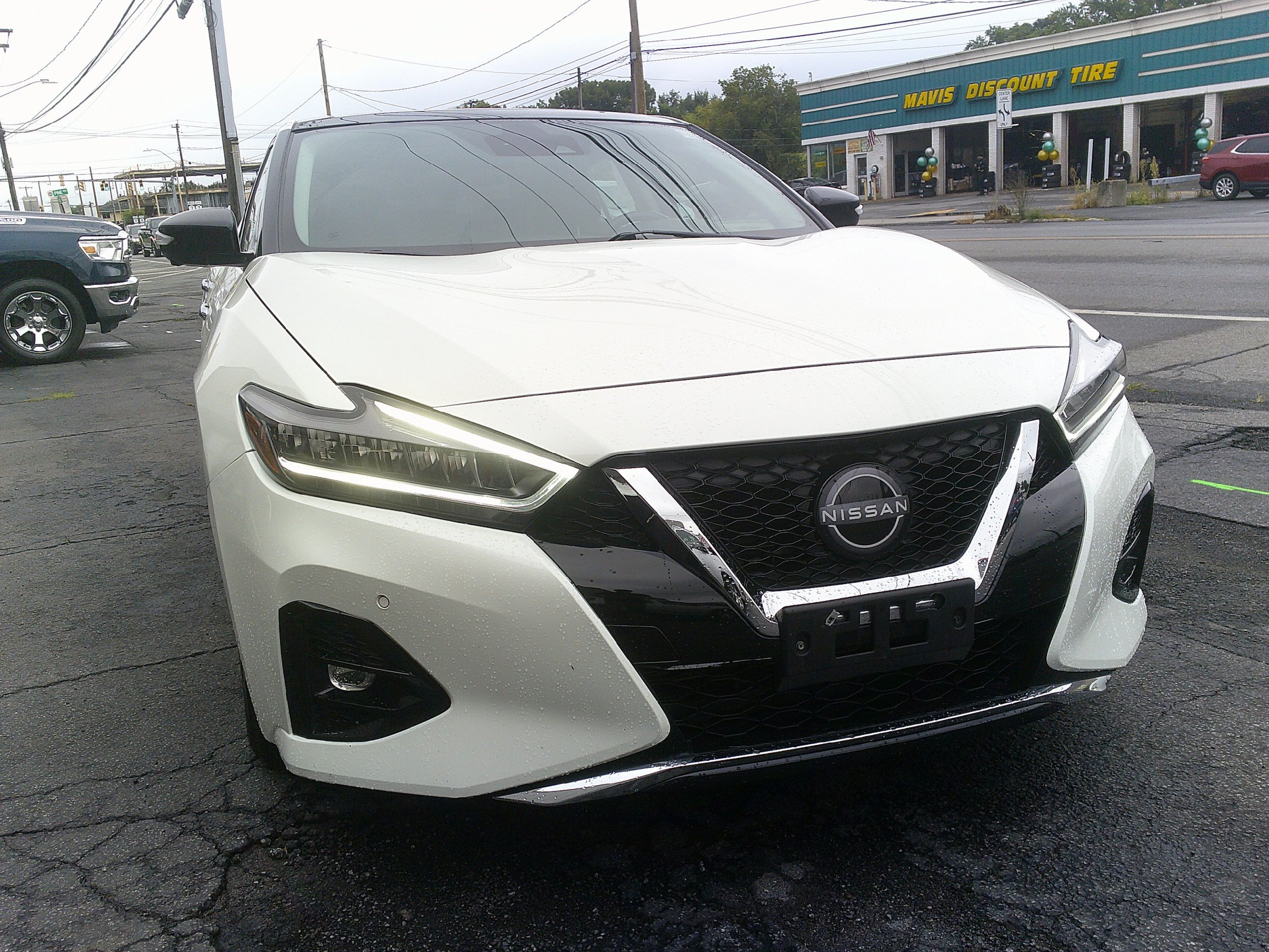 Used 2023 Nissan Maxima Platinum w/ Sport Mat Group FWD image 12