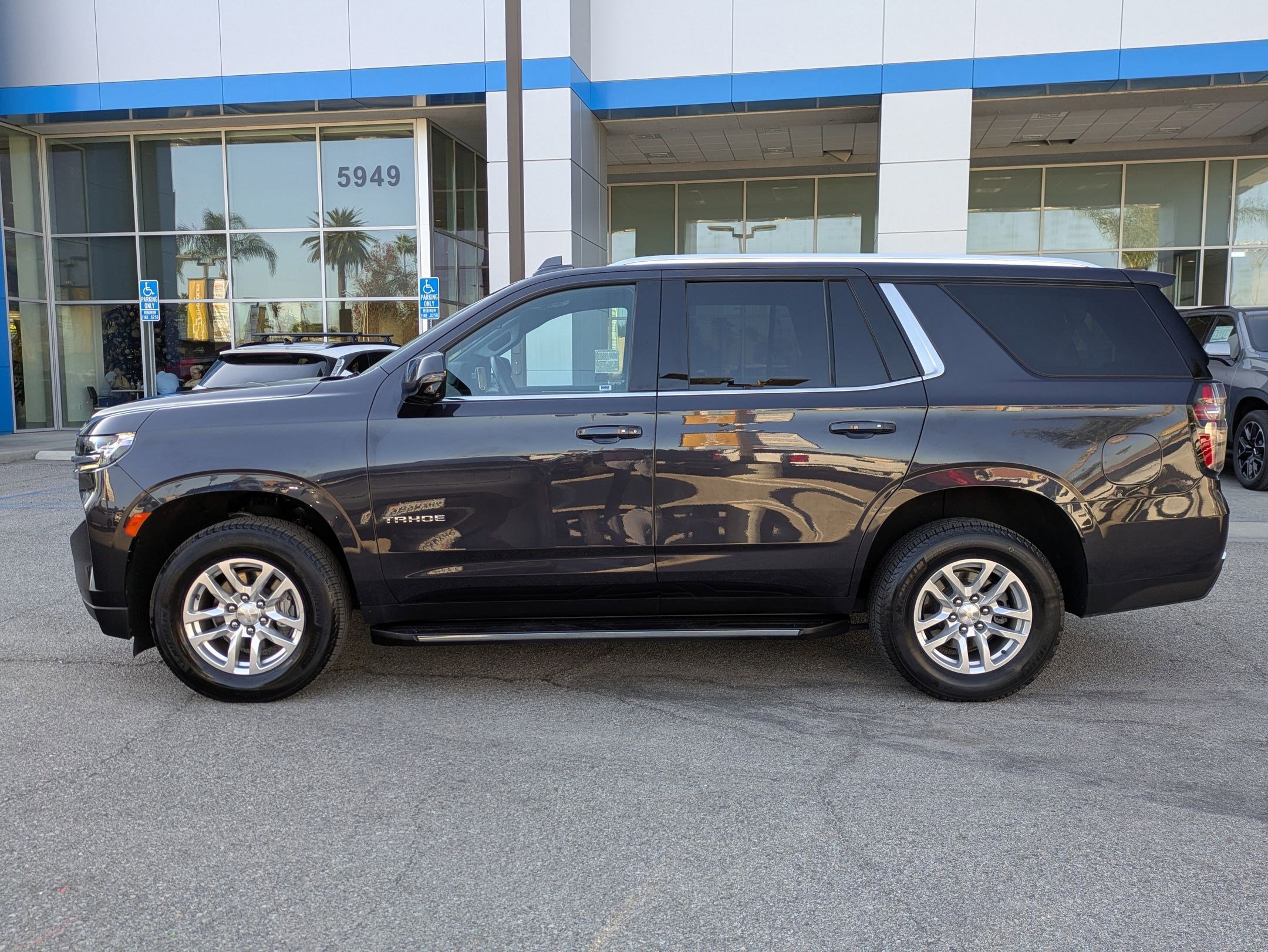 Certified 2022 Chevrolet Tahoe LT w/ Luxury Package image 8