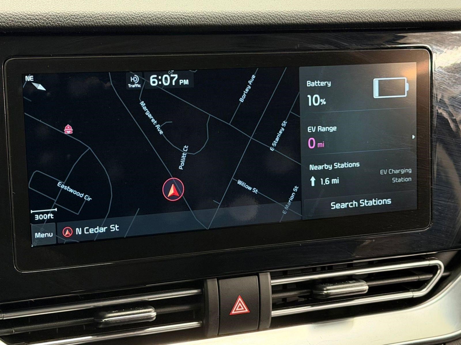 Used 2022 Kia Niro EX Premium FWD image 28