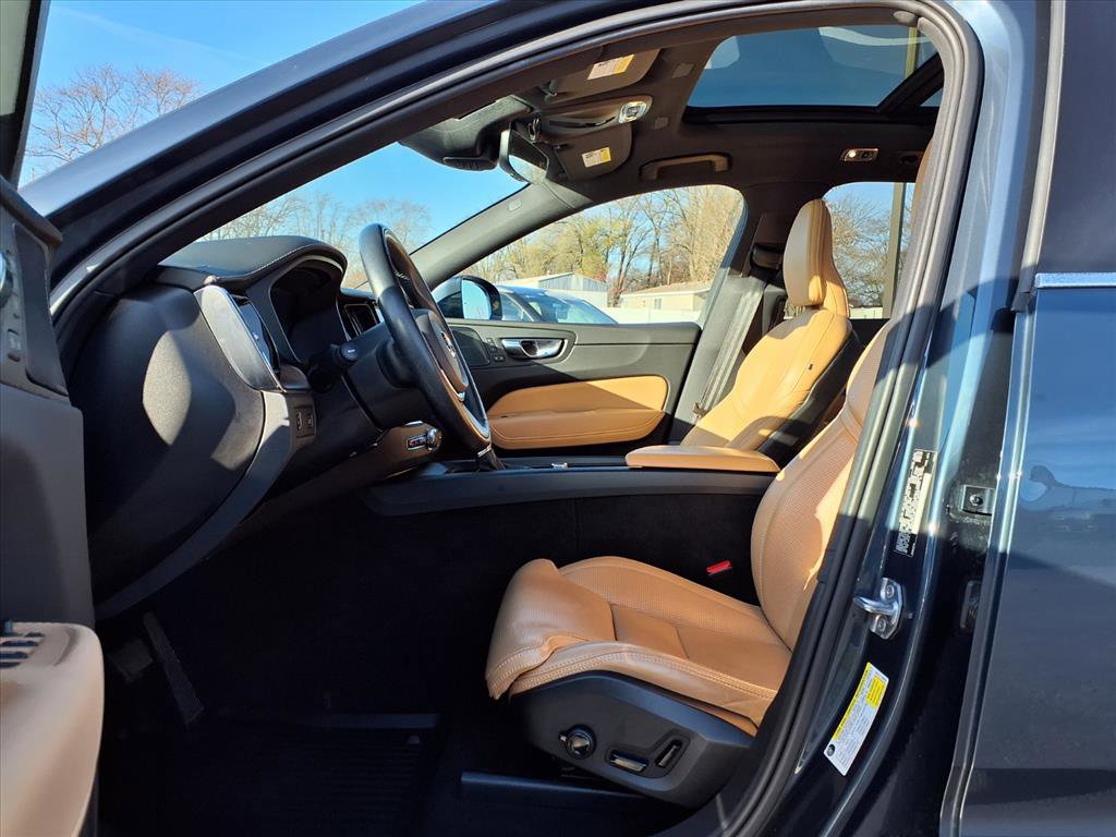 Used 2021 Volvo XC60 T5 Inscription w/ Advanced Package image 22