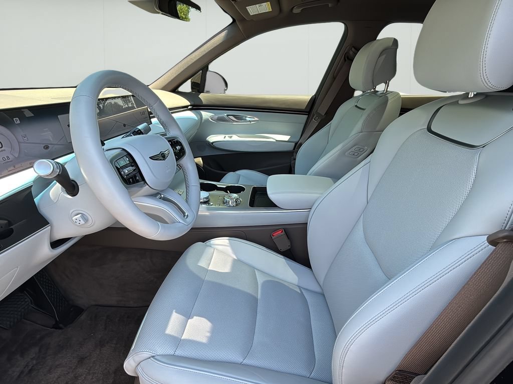 Certified 2026 Genesis GV70 2.5T Advanced AWD/4WD image 14