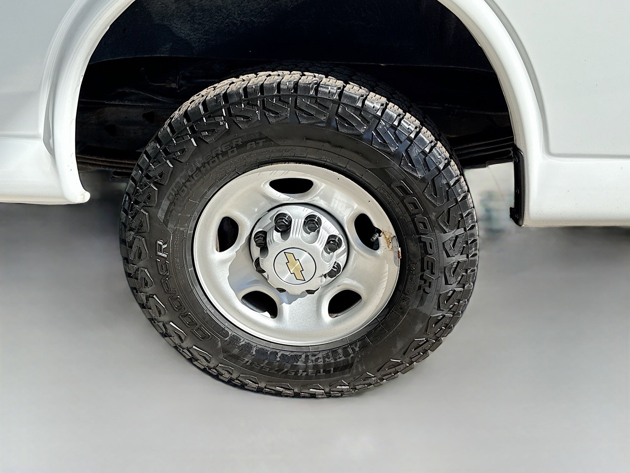 Used 2022 Chevrolet Express 2500 image 30