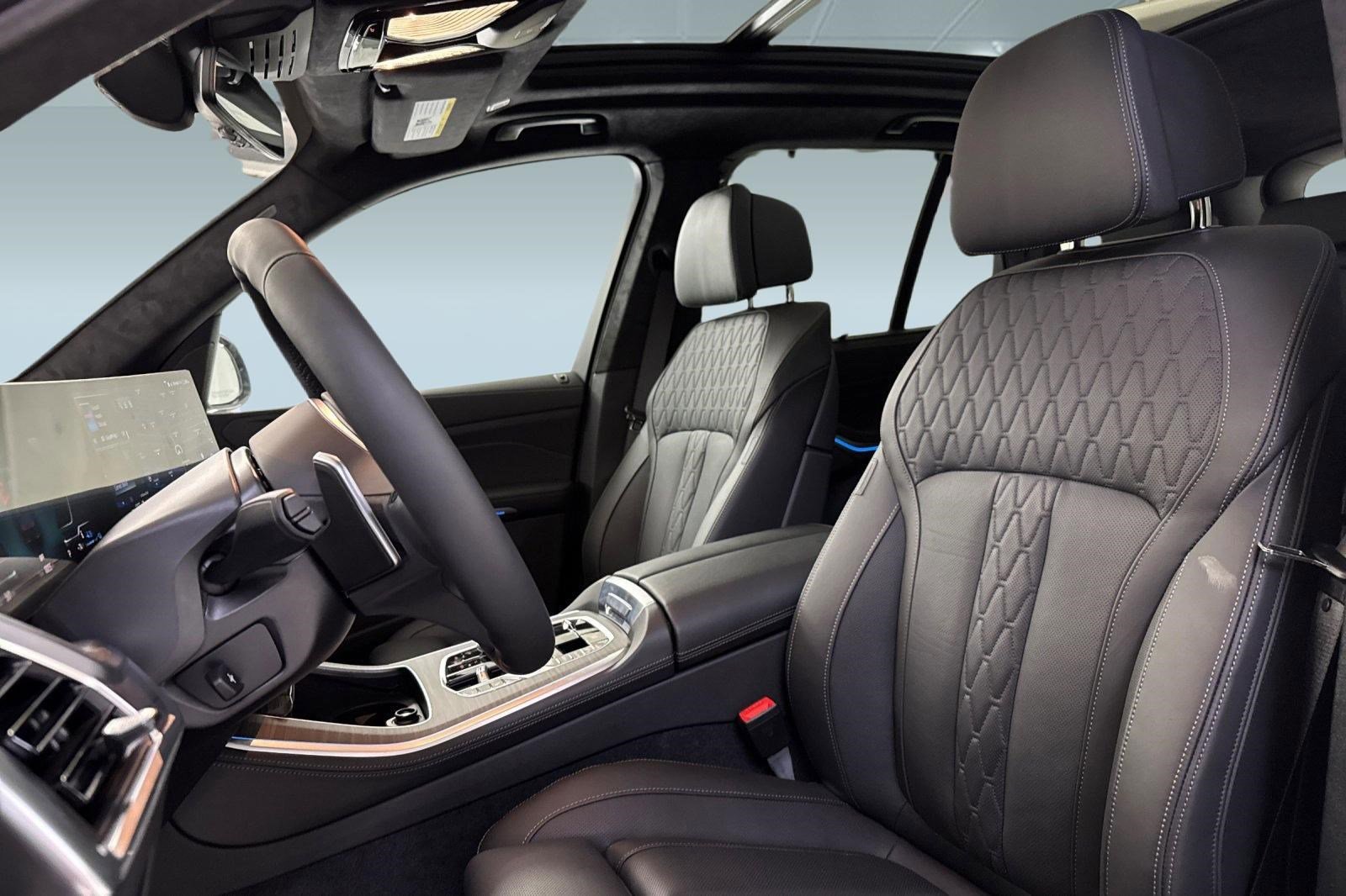 New 2026 BMW X5 xDrive50e w/ M Sport Package AWD/4WD image 5