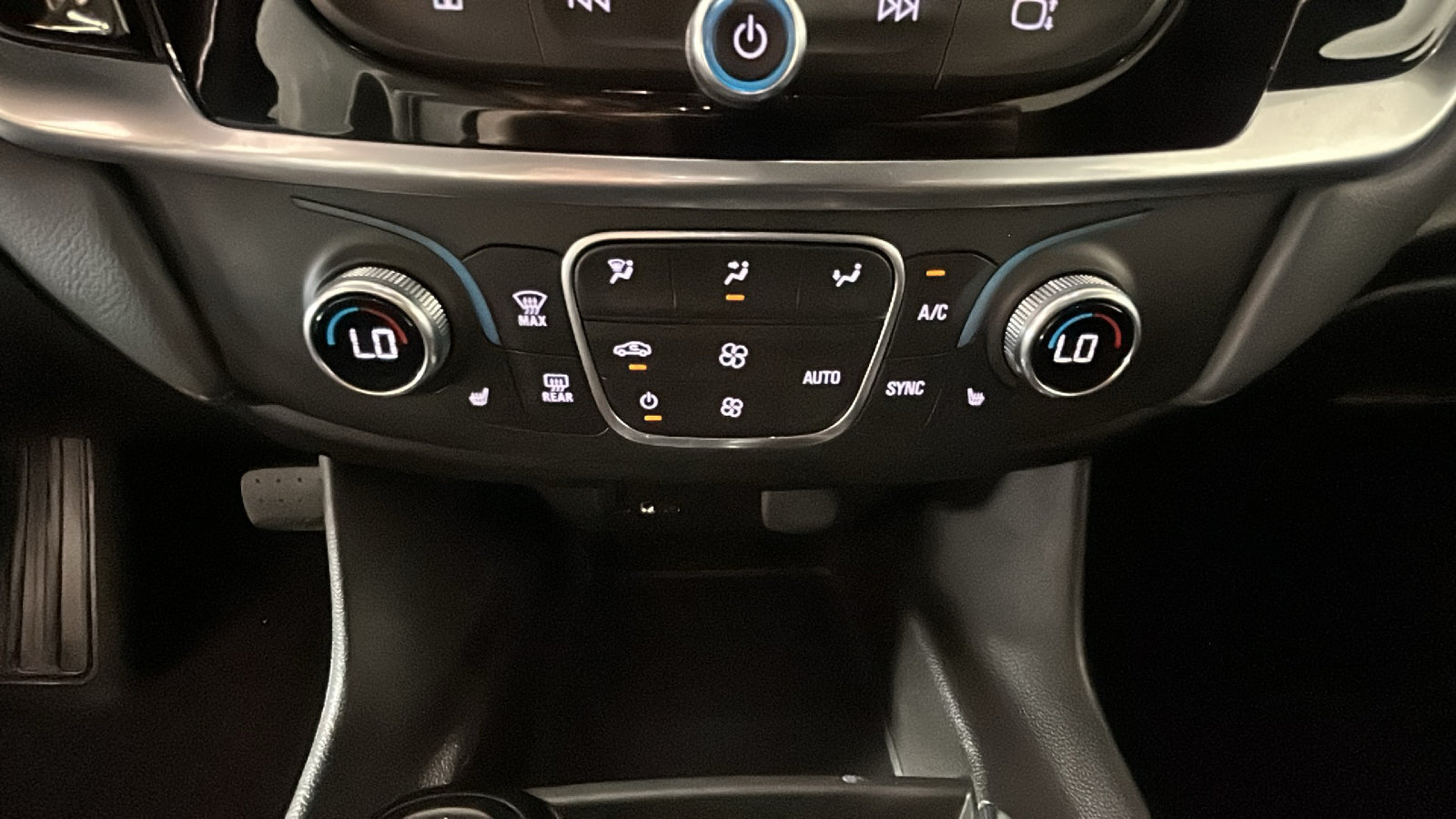 Used 2018 Chevrolet Traverse LT FWD image 27