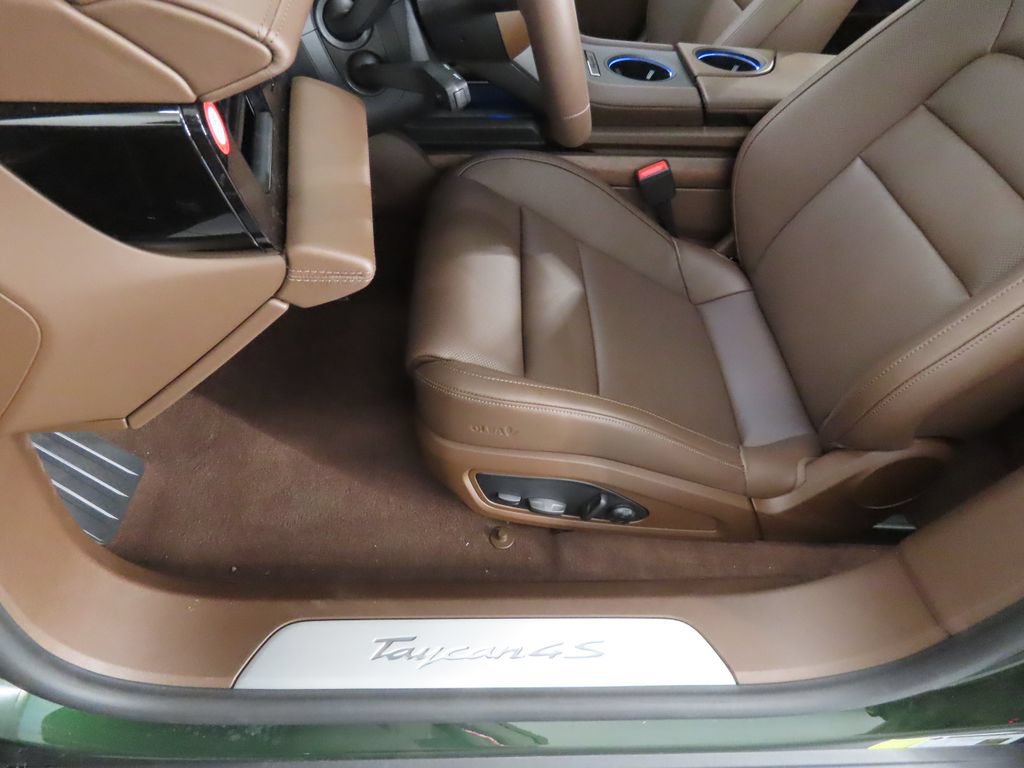 New 2026 Porsche Taycan 4S AWD/4WD image 40