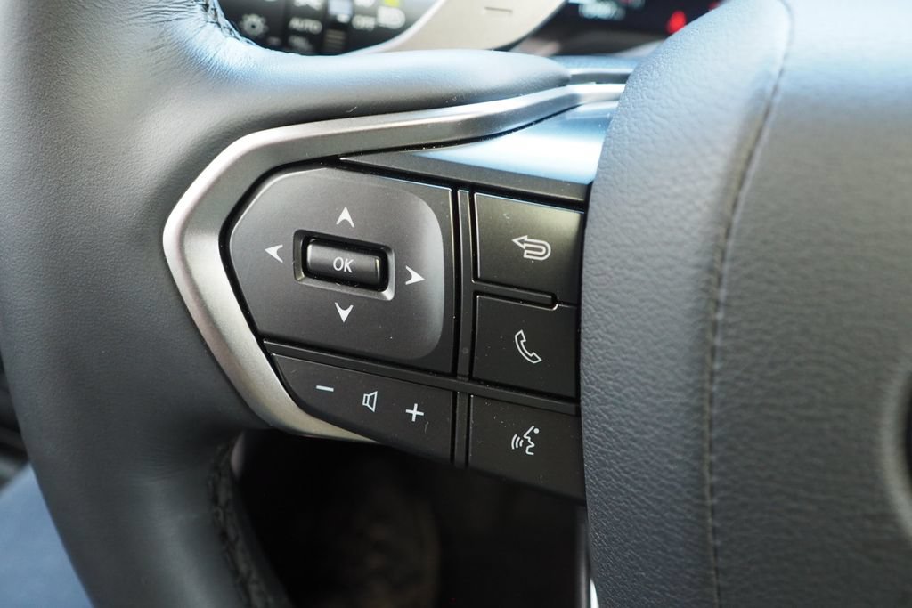 Used 2025 Lexus GX 550 w/ Accessory Package (31) AWD/4WD image 32