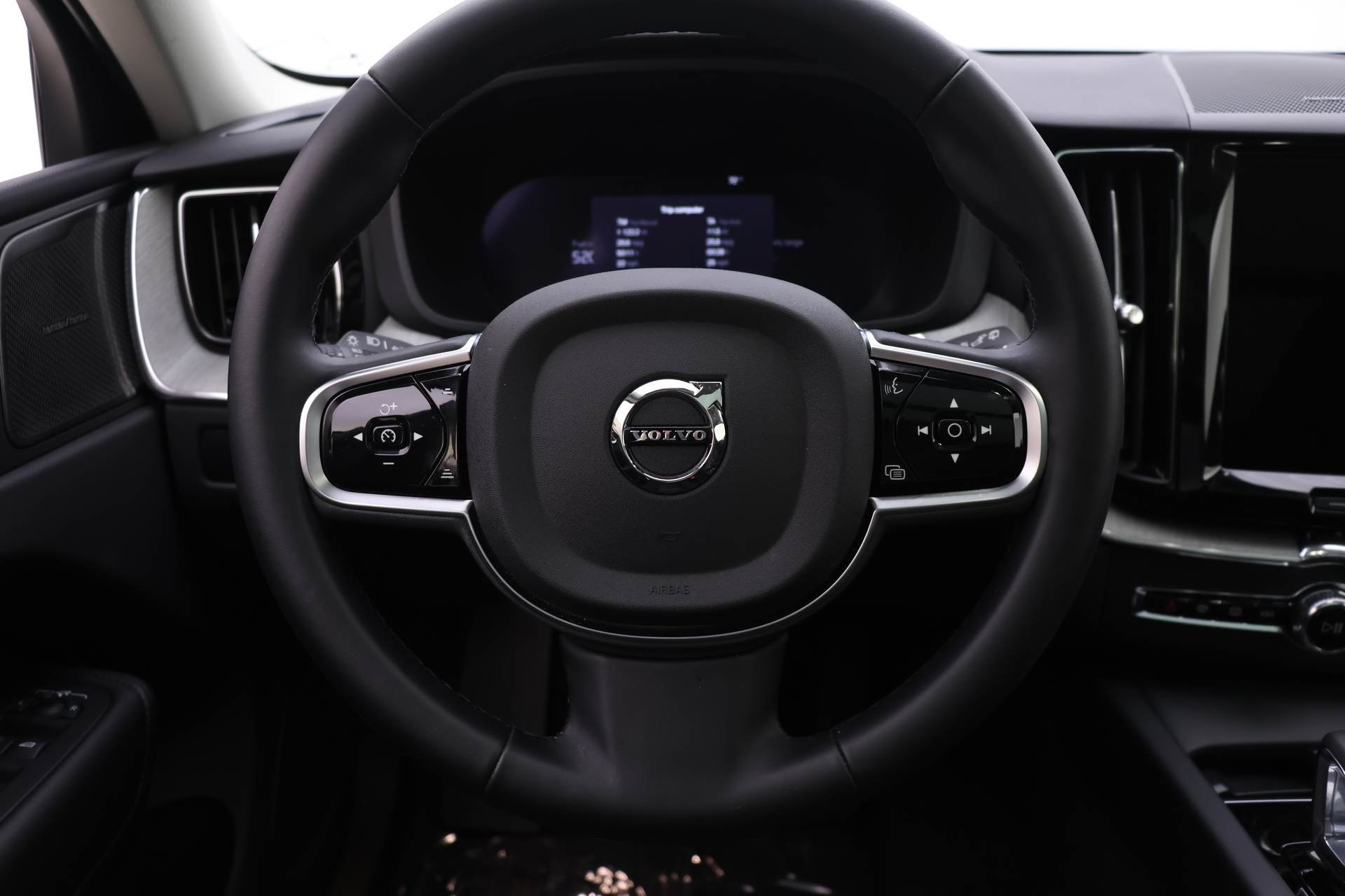 Used 2025 Volvo XC60 T8 Plus w/ Protection Package Premier image 23