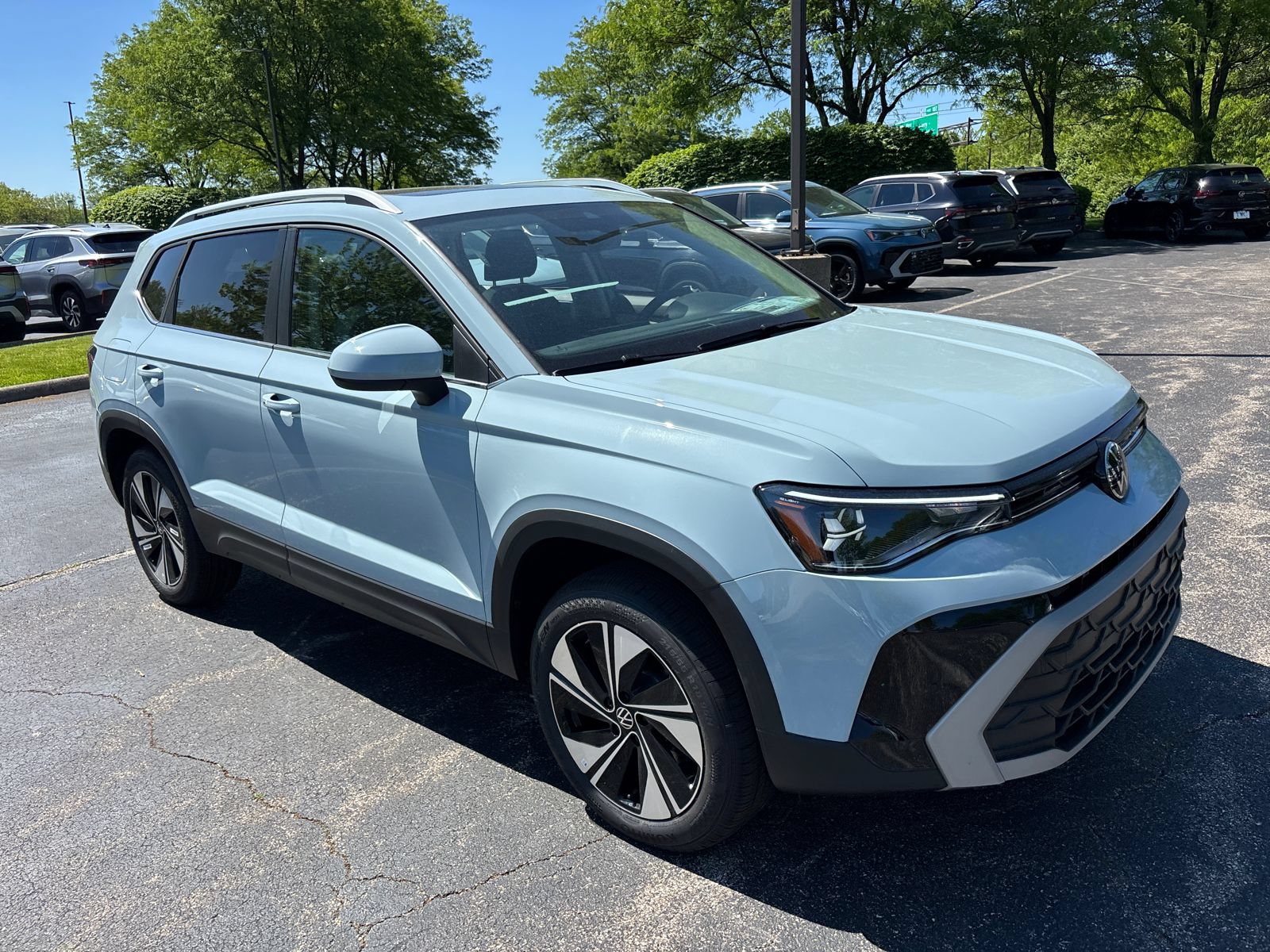 New 2026 Volkswagen Taos SE AWD/4WD image 3