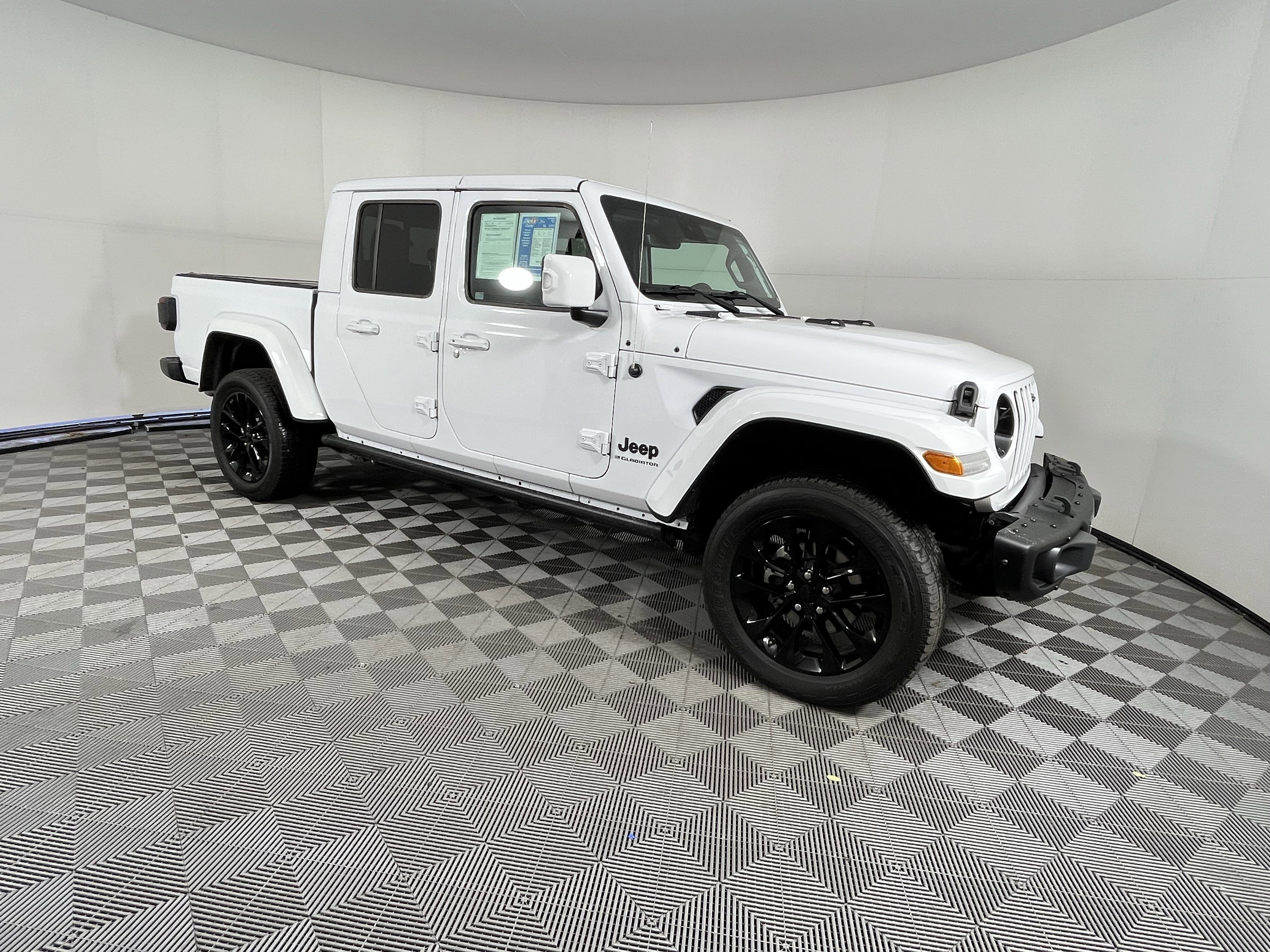Used 2023 Jeep Gladiator Overland image 8