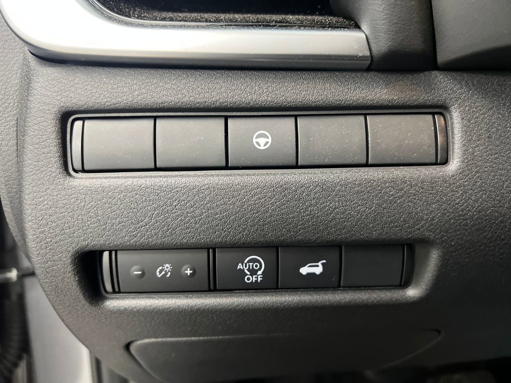 Used 2025 Nissan Rogue SL image 38