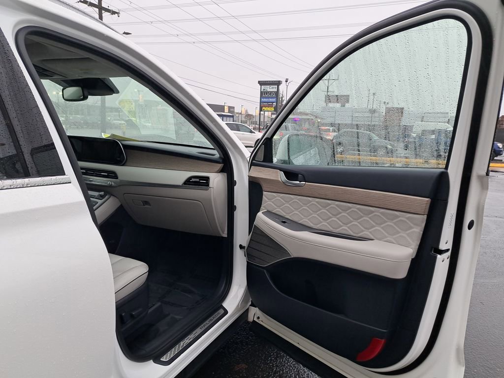 Used 2022 Hyundai Palisade Calligraphy image 16
