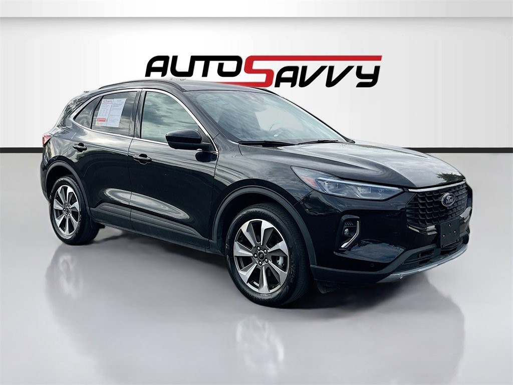 Used 2023 Ford Escape Platinum image 1