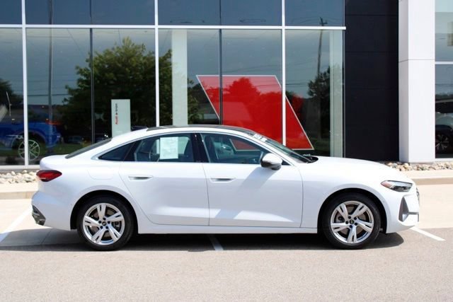 Used 2025 Audi A5 2.0T Premium Plus w/ Premium Plus AWD/4WD image 2