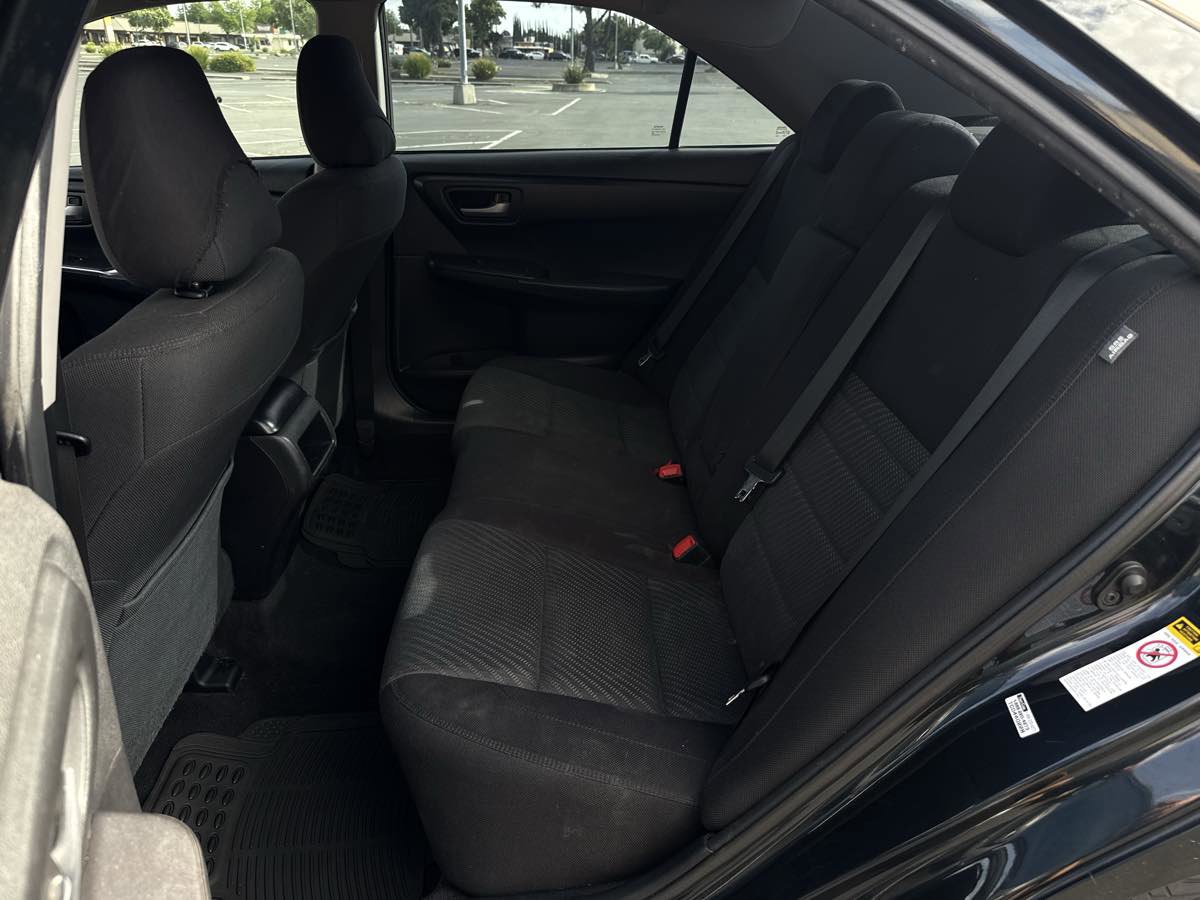 Used 2016 Toyota Camry LE image 19