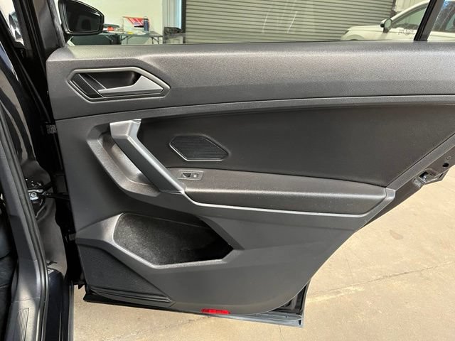 Used 2020 Volkswagen Tiguan SE FWD image 13