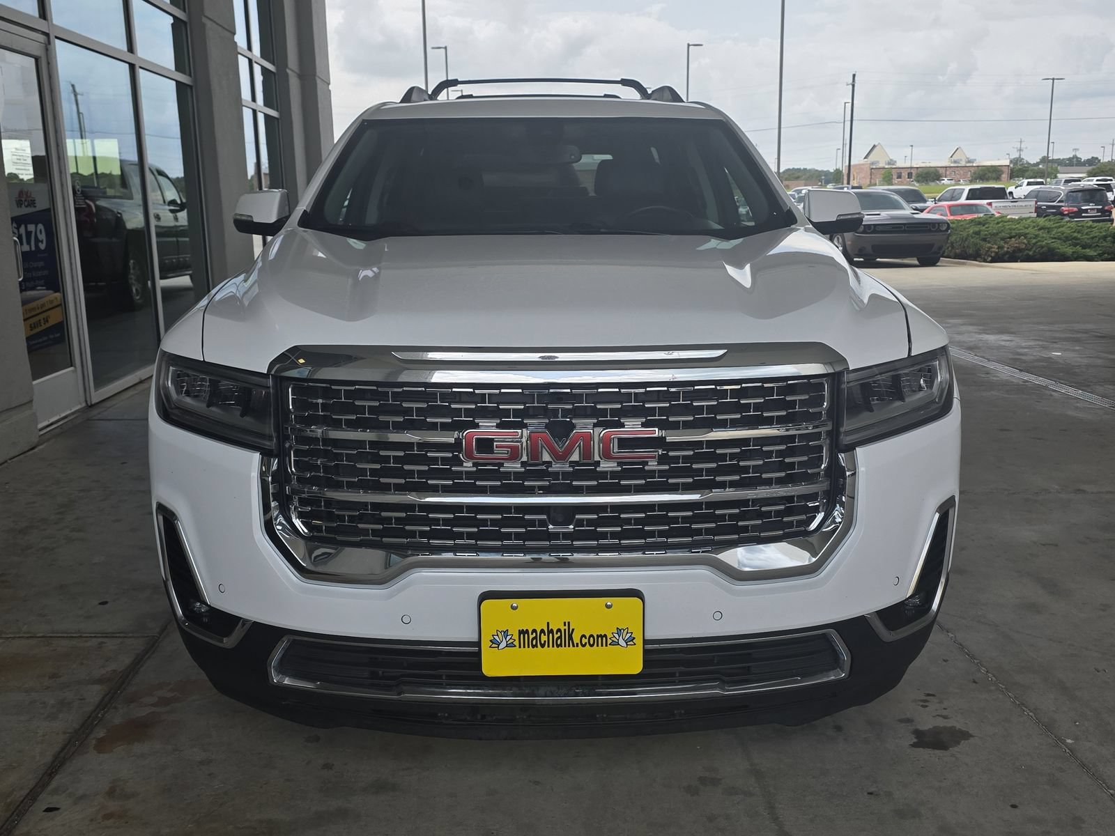 Used 2023 GMC Acadia SLT FWD image 2