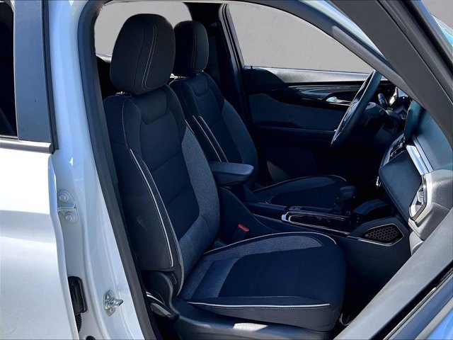 Used 2025 Chevrolet TrailBlazer LT FWD image 9