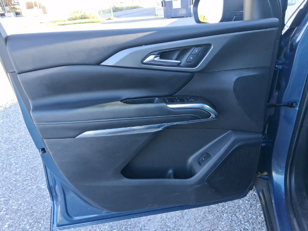 Used 2025 Chevrolet Traverse LT FWD image 11