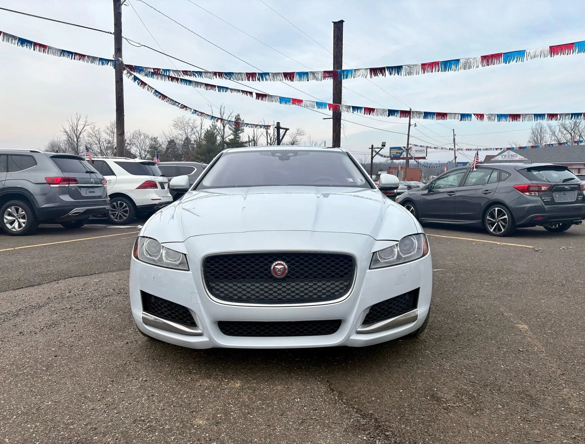 Used 2016 Jaguar XF Premium image 8