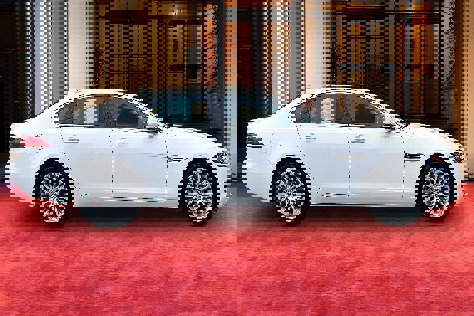 Used 2019 Jaguar XF Prestige image 13