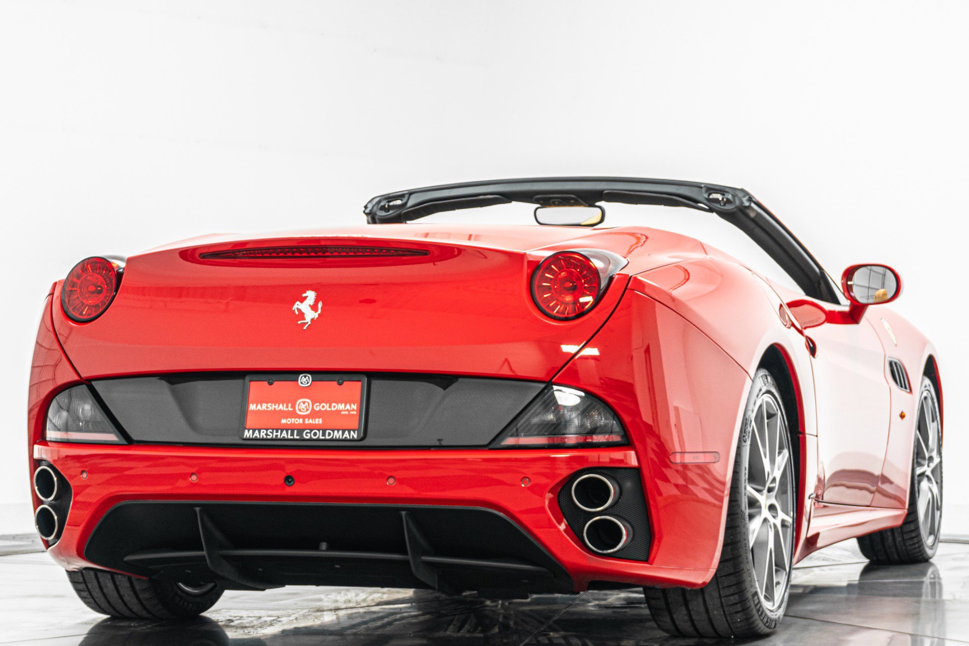 Used 2013 Ferrari California RWD image 9