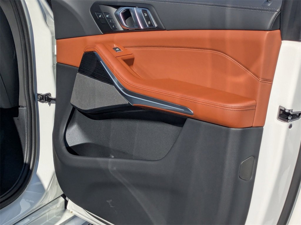 New 2026 BMW X7 M60i image 17