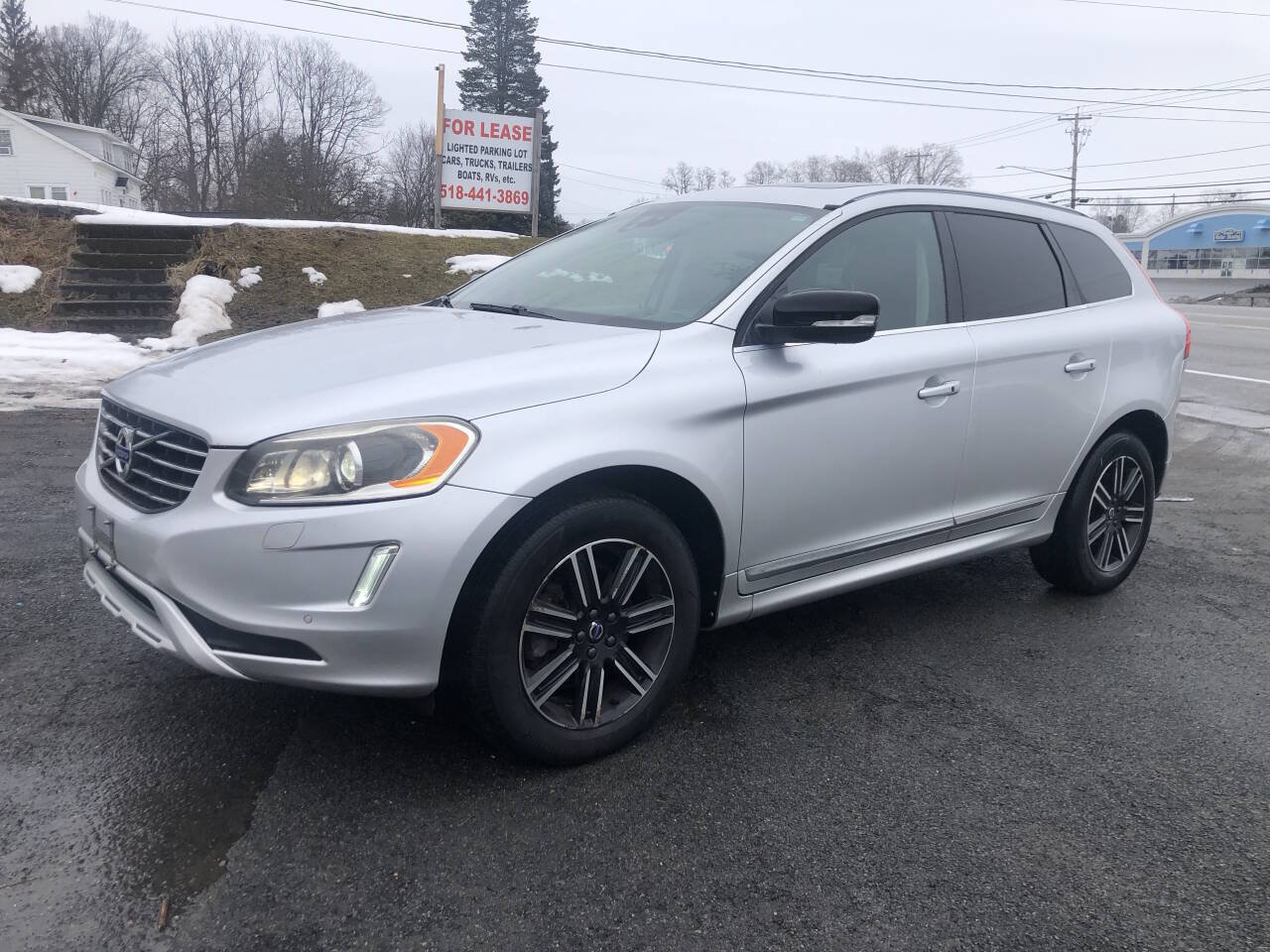 Used 2017 Volvo XC60 T5 Dynamic w/ Preferred Option Package image 2