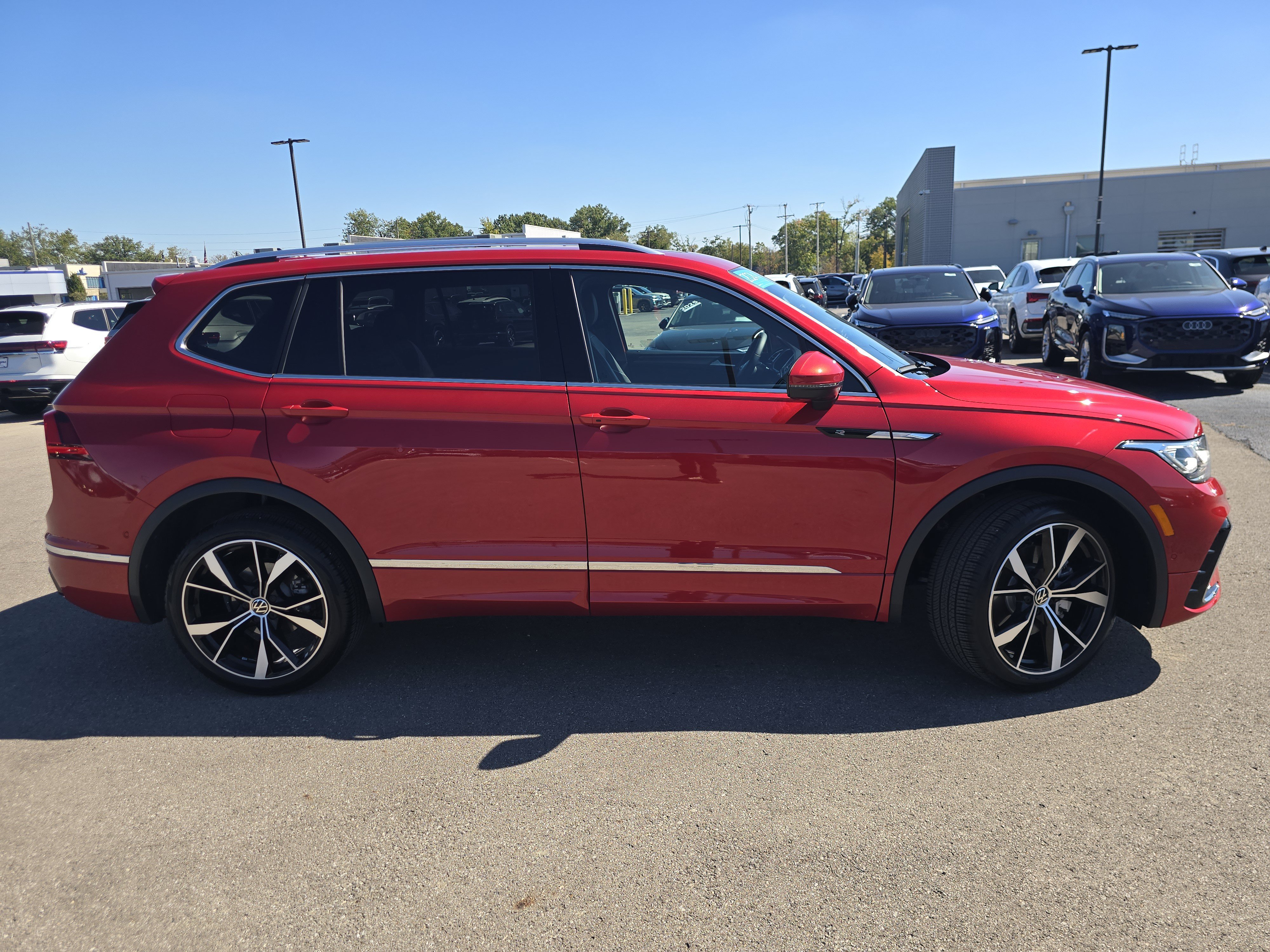 Certified 2024 Volkswagen Tiguan SEL R-Line AWD/4WD image 8