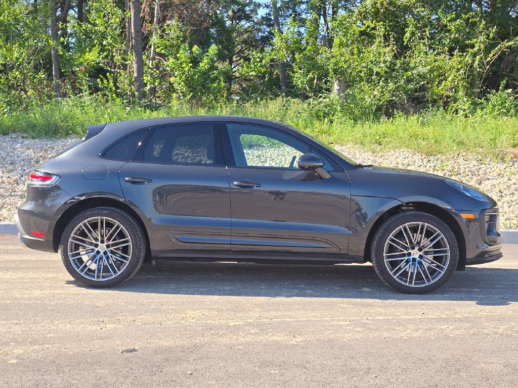 Used 2026 Porsche Macan AWD/4WD image 8