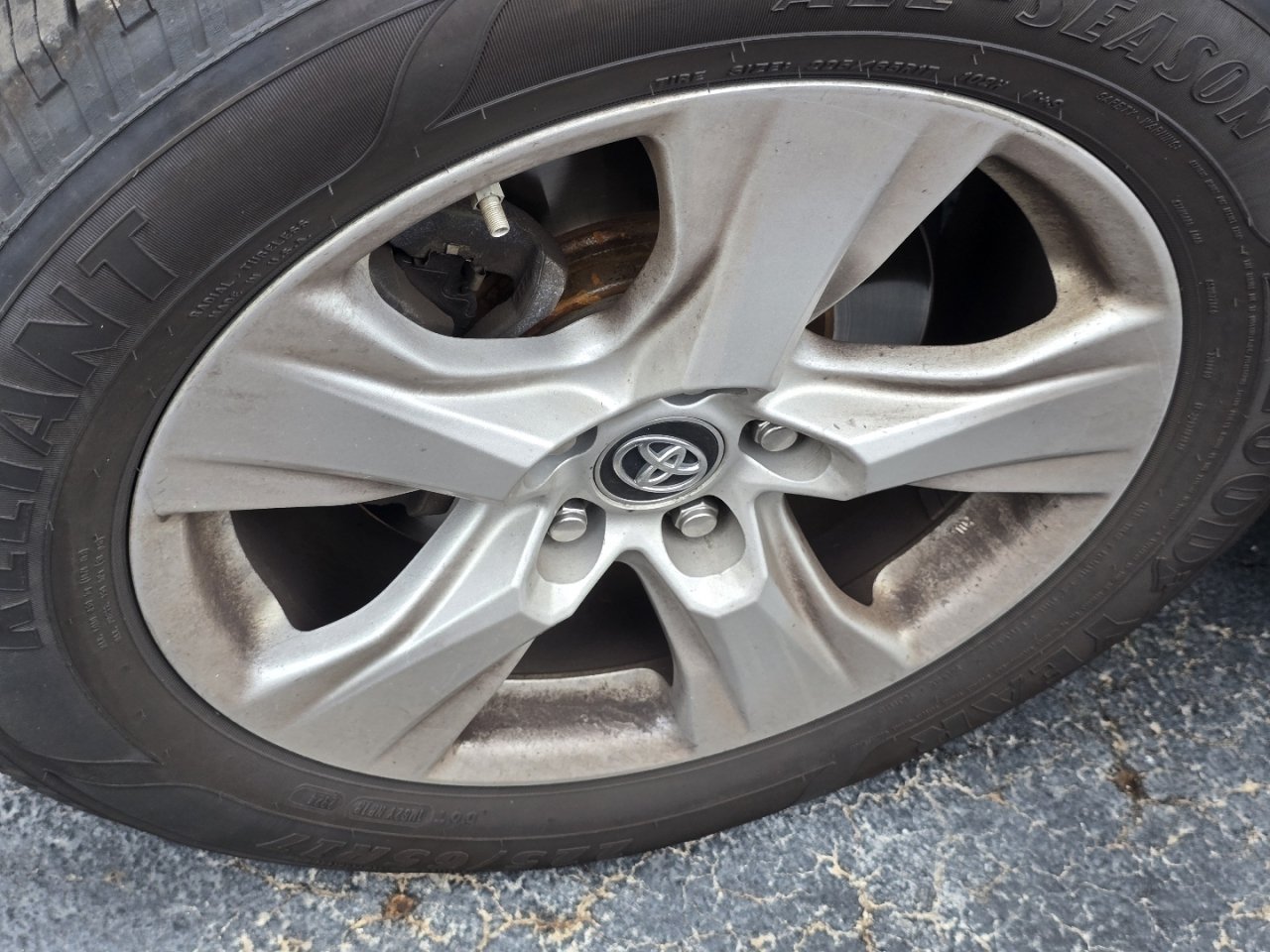 Used 2019 Toyota RAV4 XLE AWD/4WD image 12