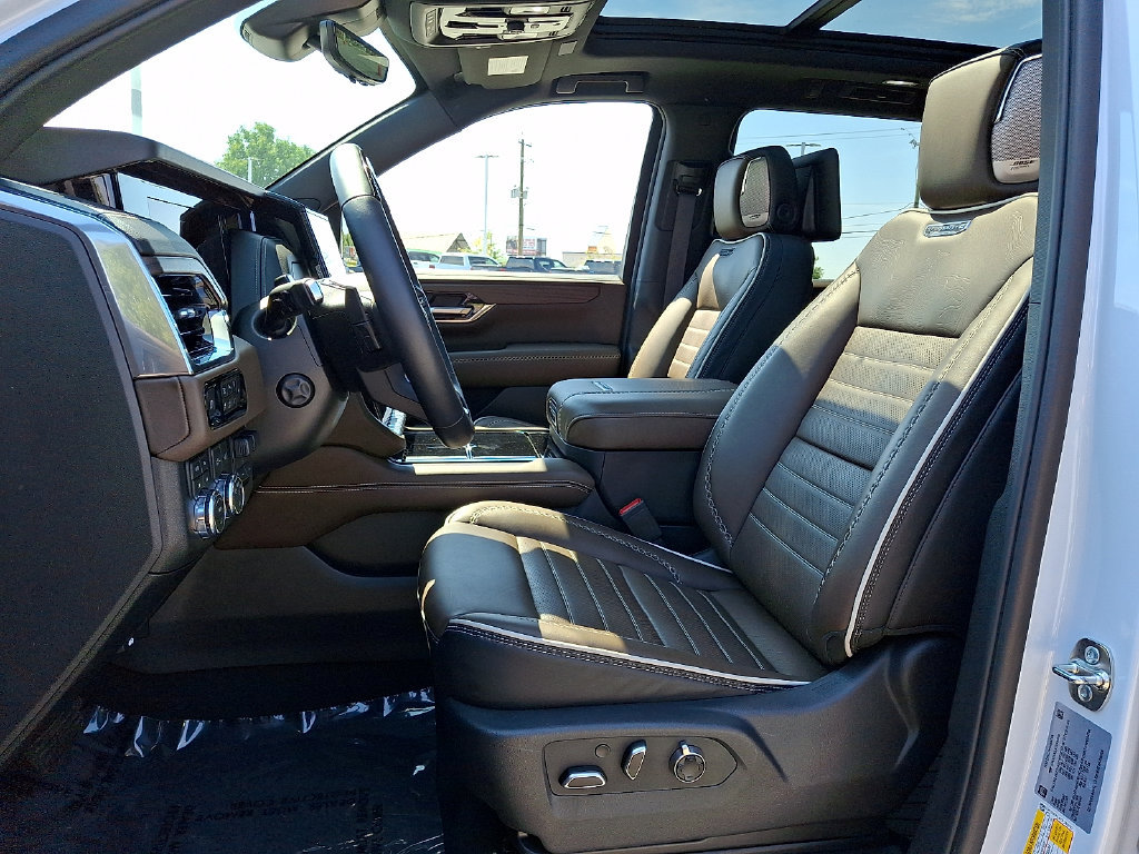 Certified 2026 GMC Yukon XL Denali Ultimate w/ LPO, Floor Liner Package AWD/4WD image 16