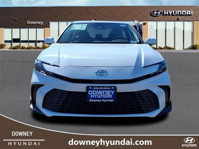 Used 2025 Toyota Camry SE image 2