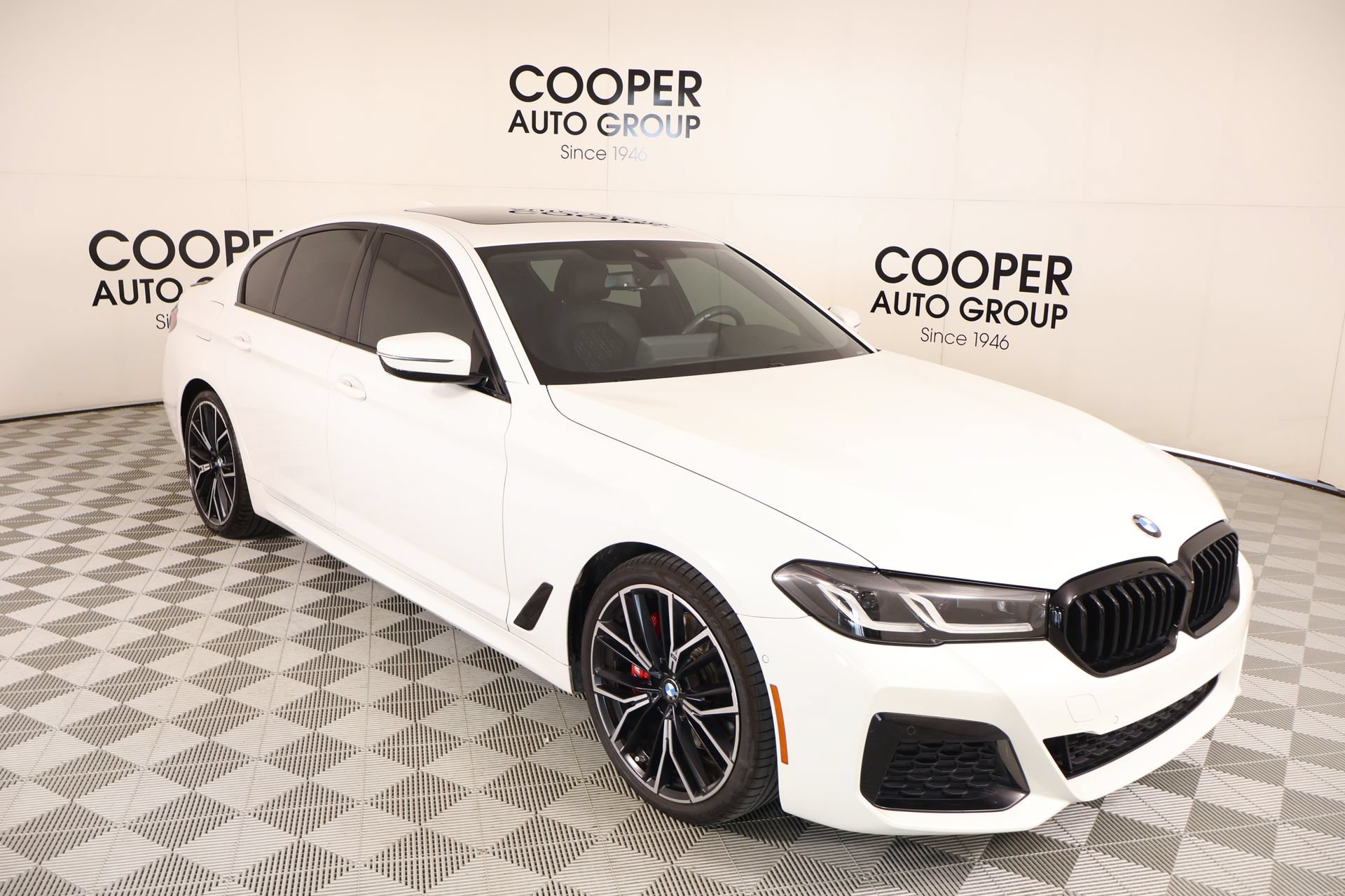 Used 2023 BMW 530i xDrive w/ M Sport Package AWD/4WD video 1