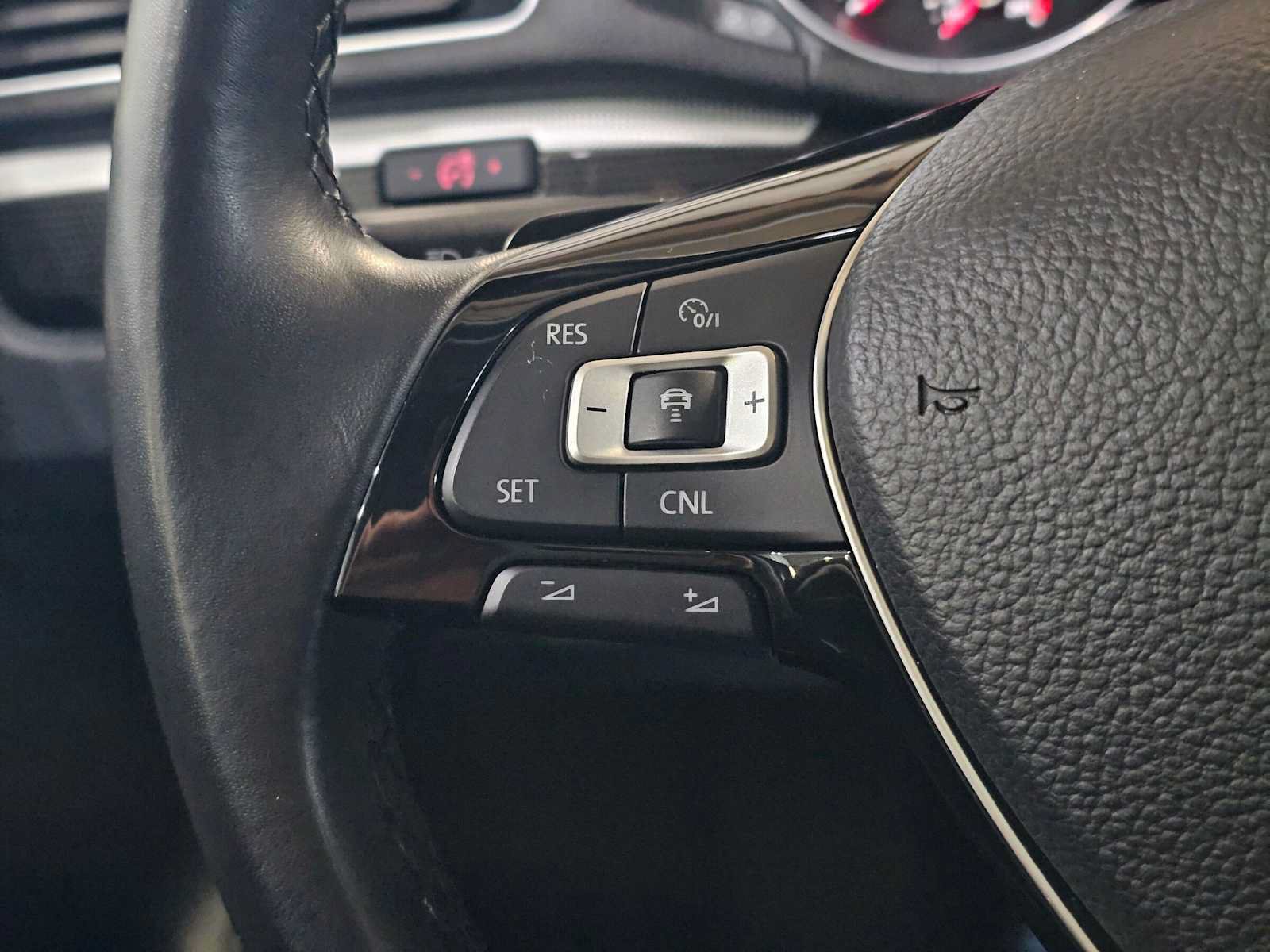 Used 2019 Volkswagen Passat 2.0T SE R-Line FWD image 27