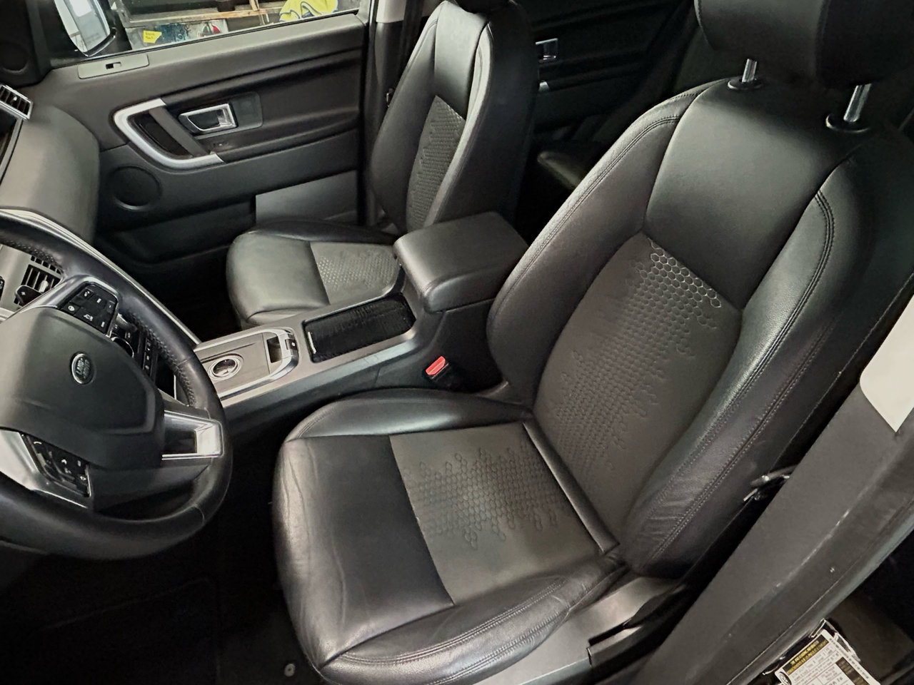 Used 2018 Land Rover Discovery Sport SE image 10