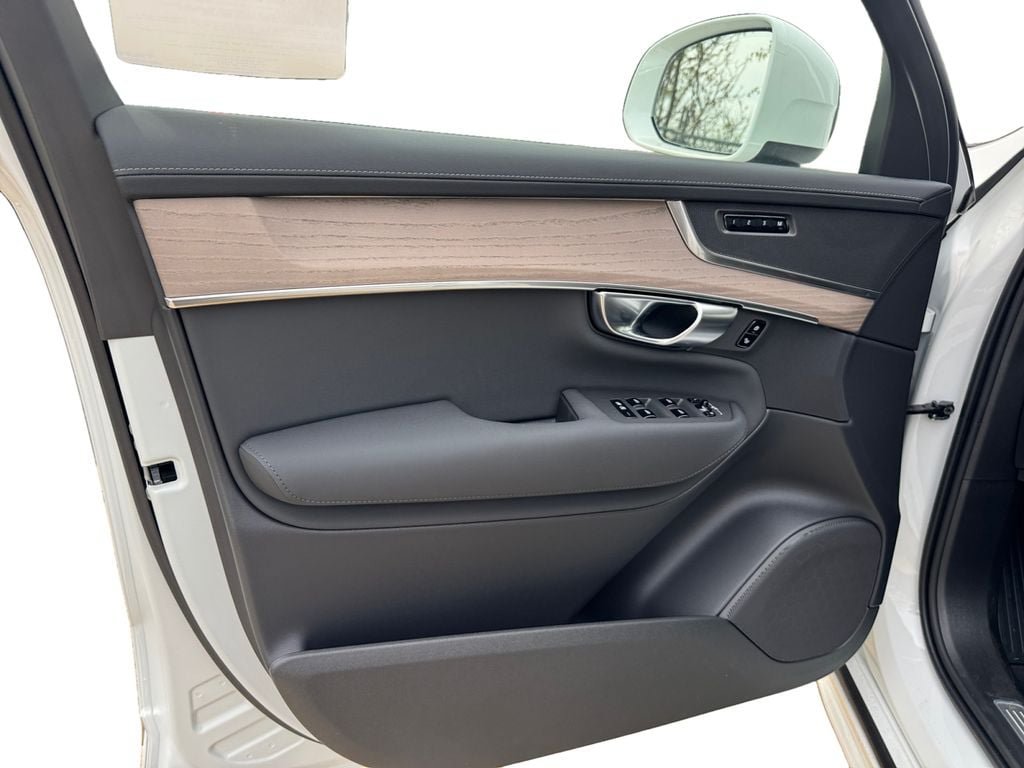 New 2026 Volvo XC90 B6 Plus w/ Protection Package Premier AWD/4WD image 11