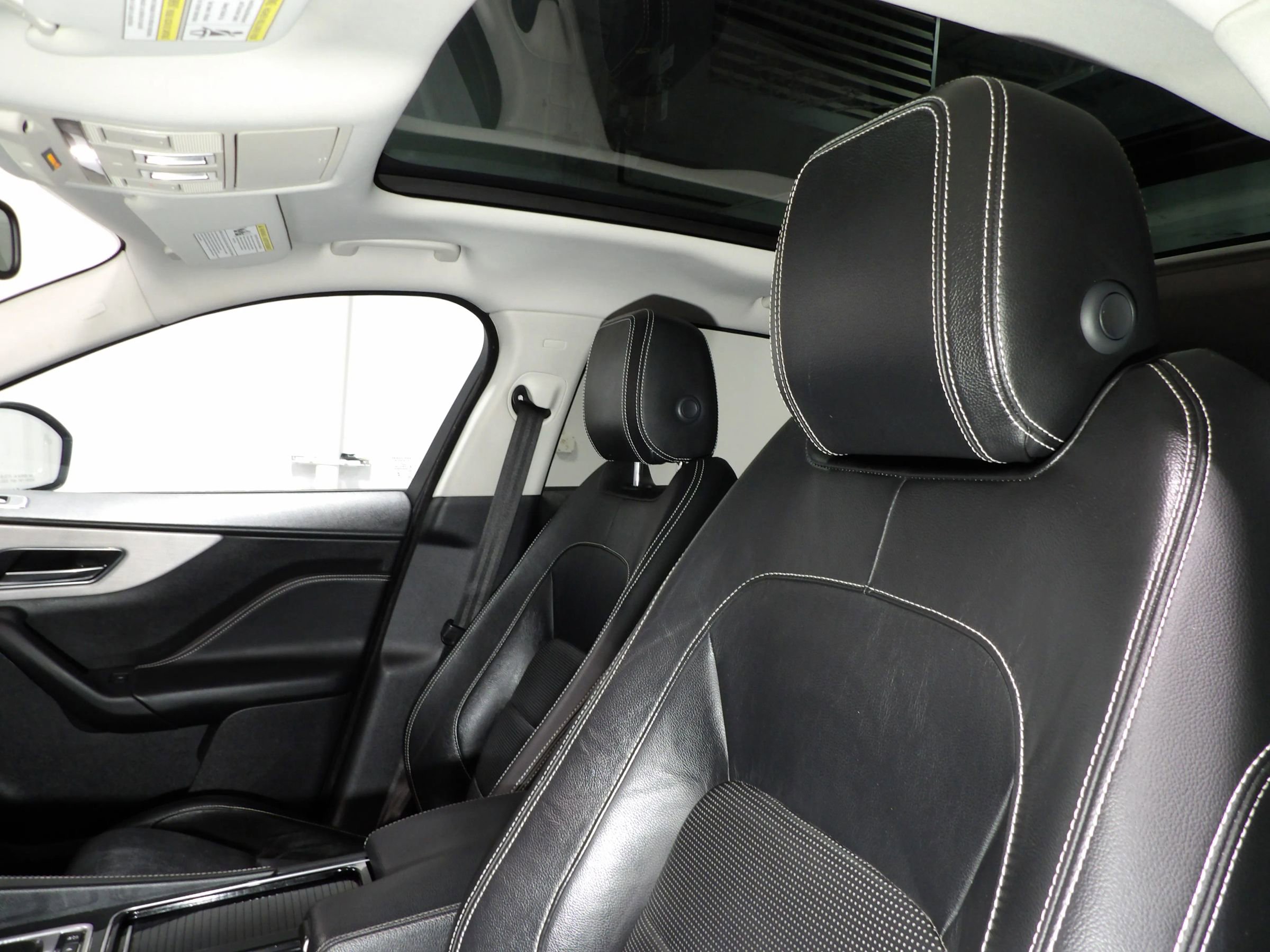 Used 2018 Jaguar F-PACE R-Sport image 14