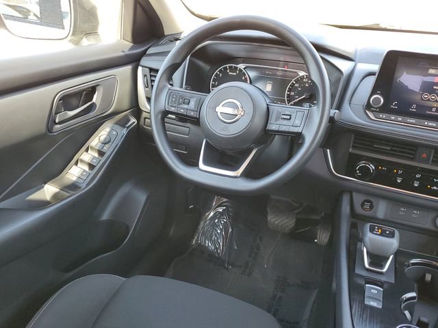 Used 2024 Nissan Rogue S image 9