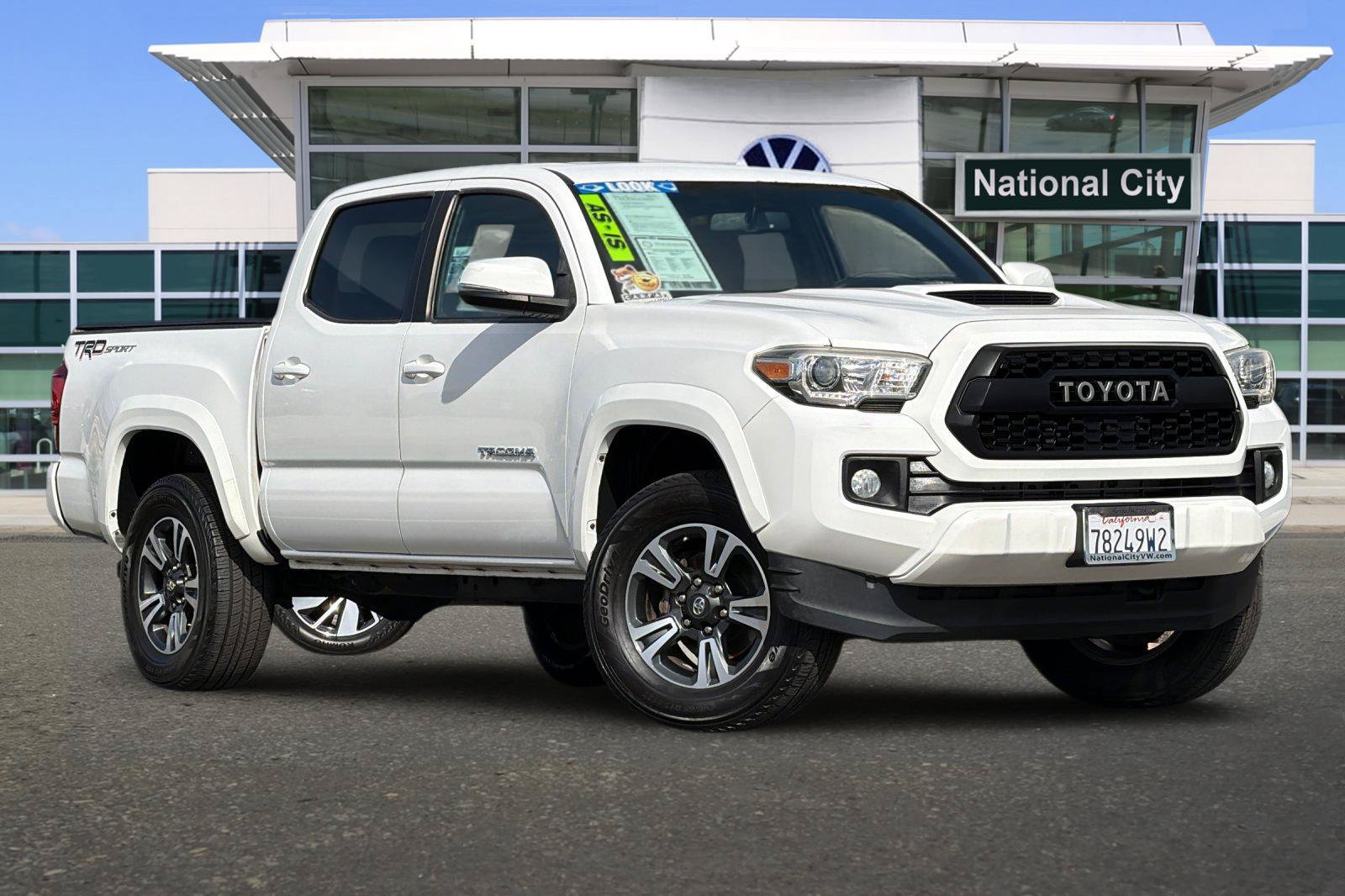 Used 2016 Toyota Tacoma TRD Sport w/ Premium & Technology Package RWD image 2