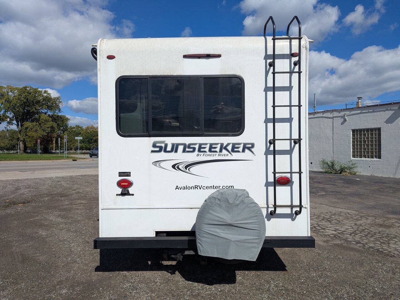 Used 2018 Ford E-450 and Econoline 450 Super Duty w/ Motorhome Prep Package RWD image 6