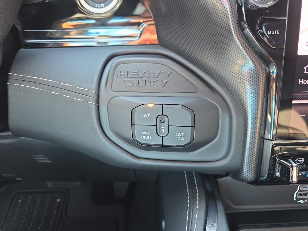 Used 2026 RAM 2500 Limited AWD/4WD image 26